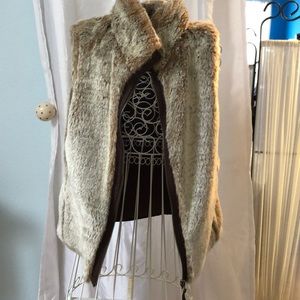 Faux fur reversible vest, Gap